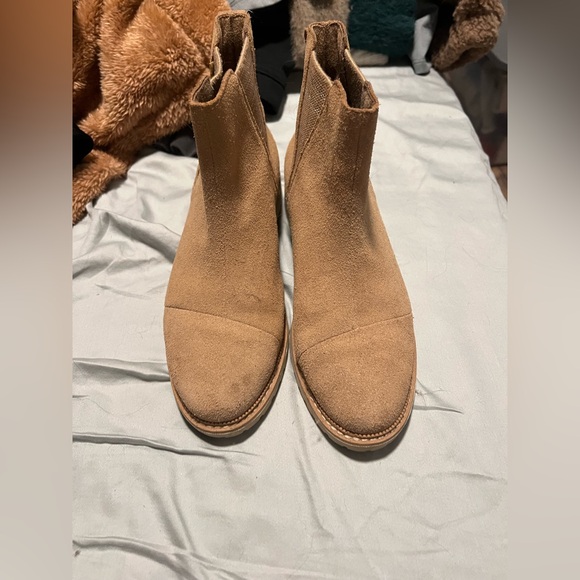 Shoes - Picture 2 of 2